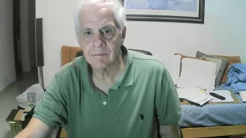 Snapshot of max_2017 chatting on 22, 9, 2025 max_2017 online show from 22, 9, 2025