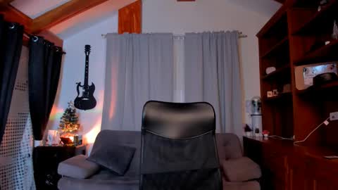 max D. online show from 6, 1, 2025