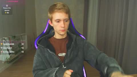 Max Gen with tats 24years  And Ethan without tats 20 years online show from 30, 12, 2024