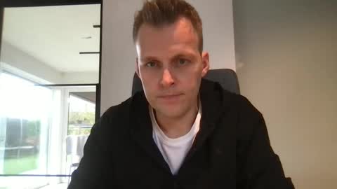 Max take off clothes online show from 19, 12, 2024