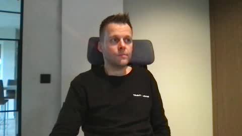 Max take off clothes online show from 1, 1, 2025