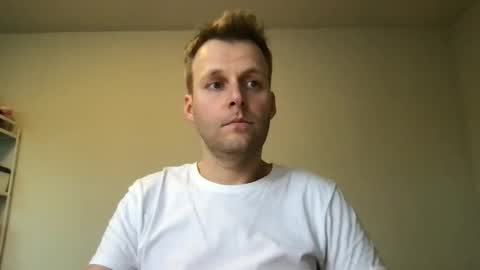 Max take off clothes online show from 6, 1, 2025