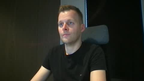 Max take off clothes online show from 23, 1, 2025