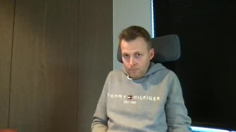 Max take off clothes online show from 28, 1, 2025