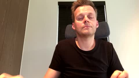 Max take off clothes online show from 20, 2, 2025