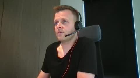 Max take off clothes online show from 27, 2, 2025