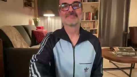 Snapshot of maxbow chatting on 1, 2, 2025 Max Mikado online show from 1, 2, 2025