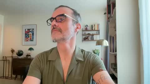 Snapshot of maxbow chatting on 3, 2, 2025 Max Mikado online show from 3, 2, 2025