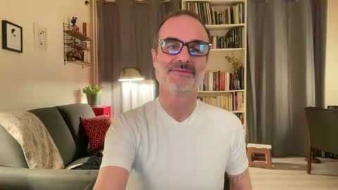 Snapshot of maxbow chatting on 5, 2, 2025 Max Mikado online show from 5, 2, 2025