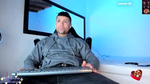 Snapshot of maxi_mux1 chatting on 3, 10, 2025 MAXI online show from 3, 10, 2025