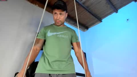 Snapshot of maxi_mux1 chatting on 29, 11, 2025 MAXI online show from 29, 11, 2025