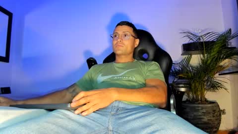 Snapshot of maxi_mux1 chatting on 7, 1, 2026 MAXI online show from 7, 1, 2026