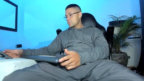 Snapshot of maxi_mux1 chatting on 10, 1, 2026 MAXI online show from 10, 1, 2026