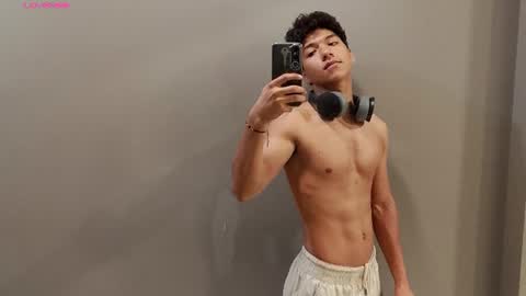 Snapshot of maximiliano_kh4lil chatting on 14, 7, 2026 Maximiliano online show from 14, 7, 2026
