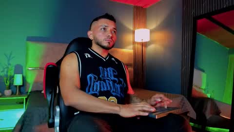 Maximus Clark online show from 4, 2, 2026