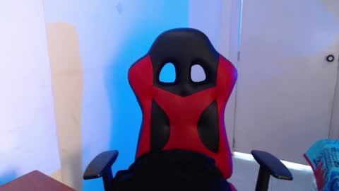 maxinesex_ online show from 18, 4, 2026