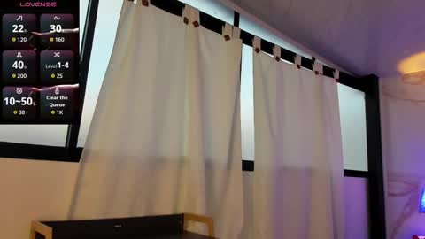 Maxi Rogers online show from 12, 11, 2025