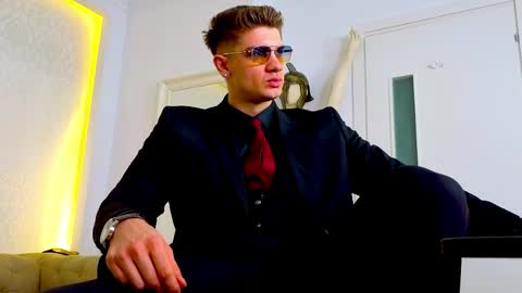 MaxKaiden online show from 18, 4, 2026