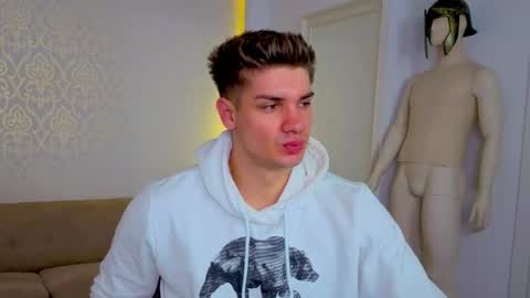 MaxKaiden online show from 23, 4, 2026