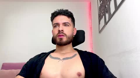 Snapshot of maxtowers chatting on 2, 1, 2025 Maxi online show from 2, 1, 2025