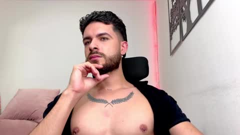 Snapshot of maxtowers chatting on 4, 1, 2025 Maxi online show from 4, 1, 2025