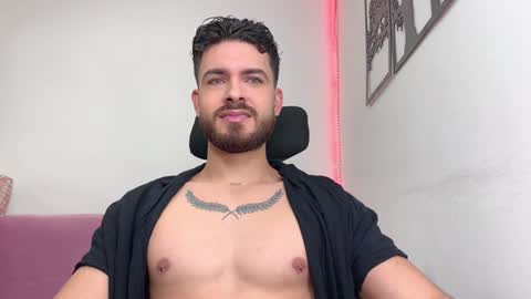 Snapshot of maxtowers chatting on 5, 1, 2025 Maxi online show from 5, 1, 2025