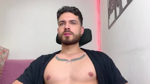 Snapshot of maxtowers chatting on 5, 1, 2025 Maxi online show from 5, 1, 2025