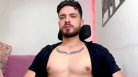 Snapshot of maxtowers chatting on 5, 1, 2025 Maxi online show from 5, 1, 2025