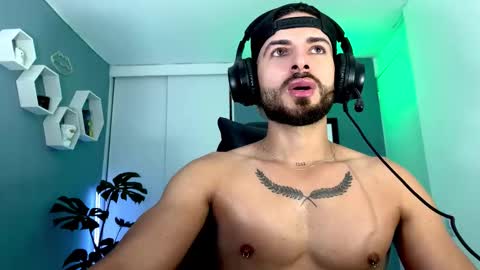 Snapshot of maxtowers chatting on 7, 11, 2025 Maxi online show from 7, 11, 2025