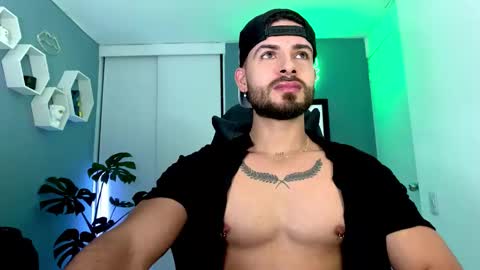 Snapshot of maxtowers chatting on 13, 11, 2025 Maxi online show from 13, 11, 2025