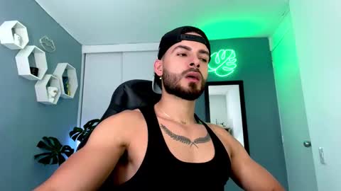 Snapshot of maxtowers chatting on 15, 11, 2025 Maxi online show from 15, 11, 2025