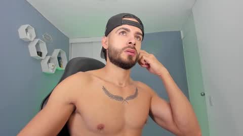 Snapshot of maxtowers chatting on 1, 2, 2026 Maxi online show from 1, 2, 2026