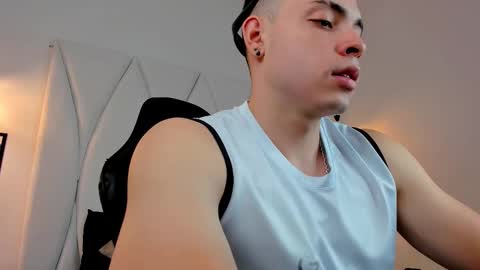 MAX online show from 4, 2, 2025