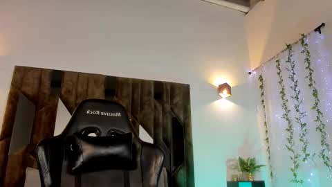 MAX online show from 18, 2, 2025