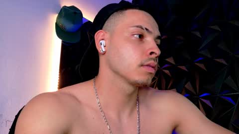 MAX online show from 5, 10, 2025