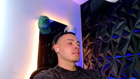 MAX online show from 28, 10, 2025