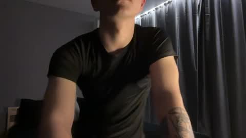 Snapshot of maxwoolf chatting on 19, 4, 2026 Max online show from 19, 4, 2026