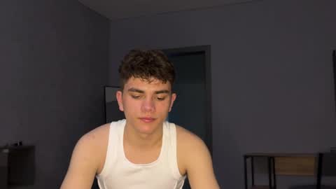 Snapshot of maxwoolf chatting on 9, 5, 2026 Max online show from 9, 5, 2026