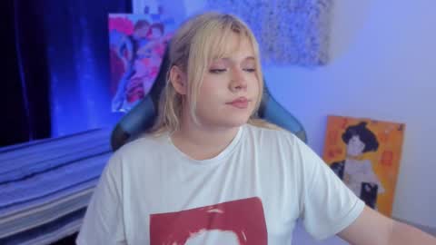 Snapshot of maxxxine_ chatting on 6, 1, 2025 Maxine Minx online show from 6, 1, 2025