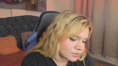 Snapshot of maxxxine_ chatting on 4, 2, 2025 Maxine Minx online show from 4, 2, 2025