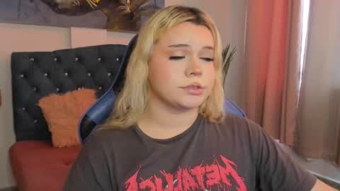 Snapshot of maxxxine_ chatting on 11, 2, 2025 Maxine Minx online show from 11, 2, 2025