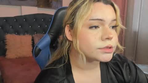 Snapshot of maxxxine_ chatting on 9, 3, 2025 Maxine Minx online show from 9, 3, 2025