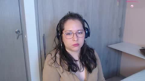 Snapshot of may_bloom chatting on 4, 10, 2025 May online show from 4, 10, 2025