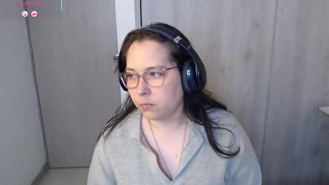 Snapshot of may_bloom chatting on 18, 10, 2025 May online show from 18, 10, 2025