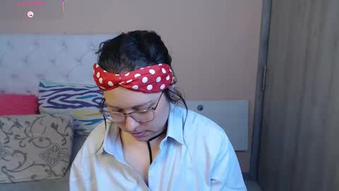 Snapshot of may_bloom chatting on 28, 11, 2025 May online show from 28, 11, 2025