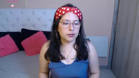 Snapshot of may_bloom chatting on 19, 12, 2025 May online show from 19, 12, 2025