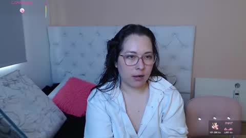 Snapshot of may_bloom chatting on 6, 1, 2026 May online show from 6, 1, 2026