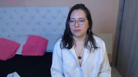 Snapshot of may_bloom chatting on 7, 1, 2026 May online show from 7, 1, 2026