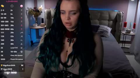 Maya Mils online show from 15, 10, 2025