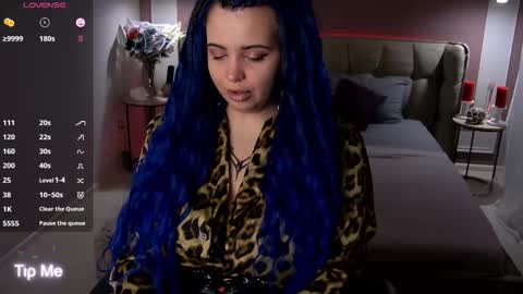 Maya Mils online show from 6, 11, 2025